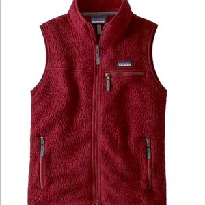 Burgundy Fuzzy Patagonia Vest♥️